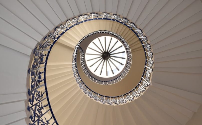 consistent_spiral-stairway-white-and cream